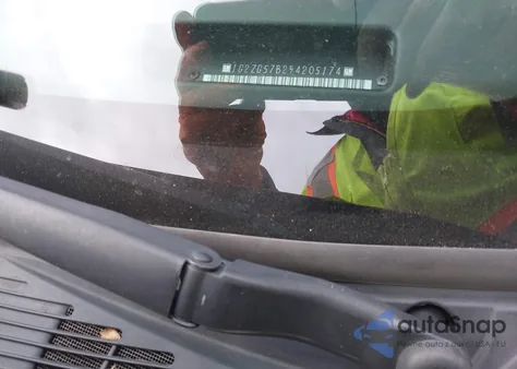 2009 Pontiac G6 z USA, uszkodzony, nr VIN 1G2ZG57B294205174